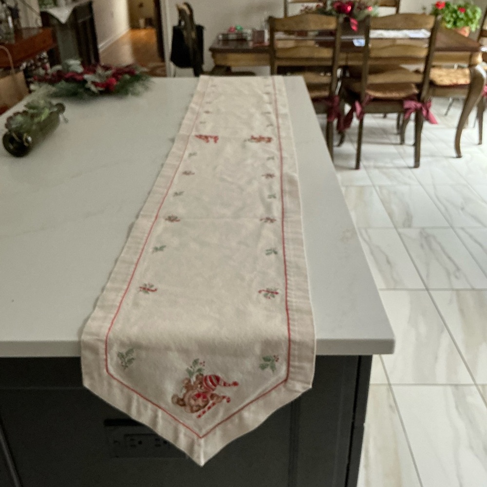 Elegant White and Red Floral Table Runner
